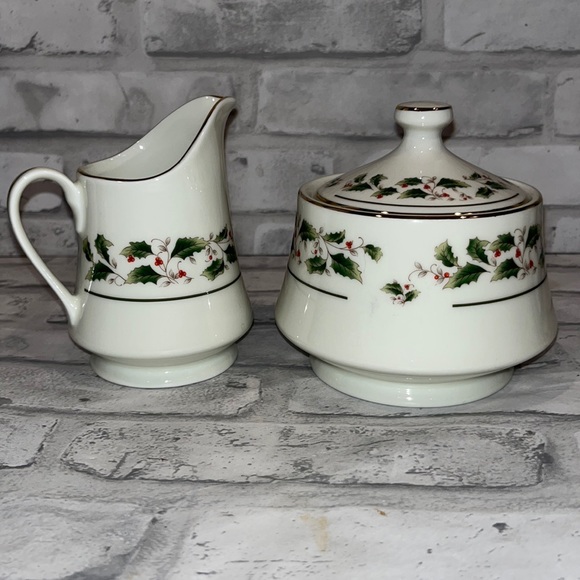 Creamer & Sugar Bowl set fine china Japan holly berry winter gold accent holiday - Picture 1 of 11
